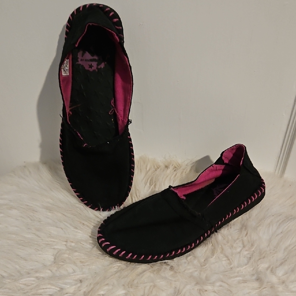 Rocket Dog Black and Pink Moccasin Flats Size 6